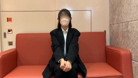 FC2-PPV-4933419 A 21-year-old student in a suit who is too sensitive. When her vagina is stimulated deep inside, she convulses uncontrollably, and when a bare cock is thrust into her, she goes wild and submits → massive cumshot inside her.